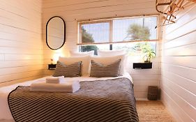 Boho Hill Apartment - Great Barrier Island Escape